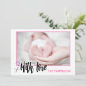 Modern Baby's eerste kerst met liefde roze Feestdagenkaart (Staand voorkant)