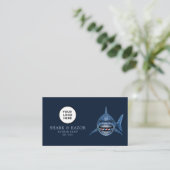 Modern Barberwinkel Stalen Haaienlogo Qr-code Visitekaartje (Staand voorkant)