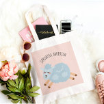 Modern Beauty Pastel Roze Schaap en Kind Naam Tote Bag<br><div class="desc">Modern Beauty Pastel Roze Schaap en Kind Naam</div>