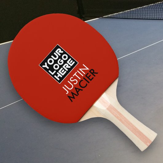 Modern beeld van merklogo met rode aangepaste naam tafeltennisbatje
