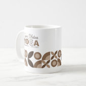 Modern Beige Bruin Geometrisch Patroon Yoga Studio Koffiemok (Voorkant links)