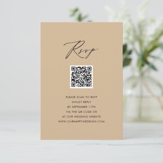 Modern Beige Elegant Script Eenvoudige QR bruiloft Informatiekaartje (Staand voorkant)