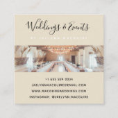 Modern beige elegant script handtekening monogram vierkante visitekaartje (Achterkant)