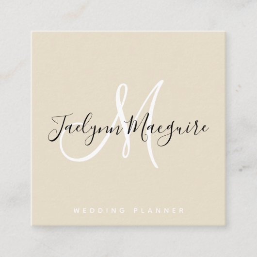 Modern beige elegant script handtekening monogram vierkante visitekaartje (Voorkant)