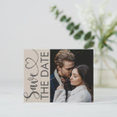 Modern Beige Foto & Heart Opslaan Datum Aankondigingskaart (Staand voorkant)