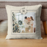 Modern Beige | Foto van de familie | Initiaal Thro Kussen<br><div class="desc">Modern Beige | Familiefoto | Initiaal Kussens zorgen voor doordachte en praktische geschenken, die de ontvanger comfort en ontspanning bieden. Hier is een beschrijving van kussens als een geschenk: Geef het geschenk van ultiem comfort en ontspanning met deze luxe kussens. Deze kussens zijn gemaakt met de beste materialen en zijn...</div>