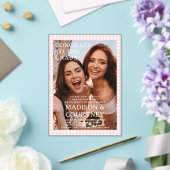 Modern Beige Gingham Fotoafstudeerfeest Acryl Uitnodigingen (Insitu (Huwelijk))