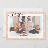 Modern Beige Pine Boughs Elegant Script JOY Simple Feestdagenkaart (Voorkant)
