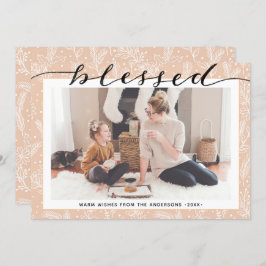 Modern Beige Pine Boughs Elegant Script Minimalist Feestdagenkaart