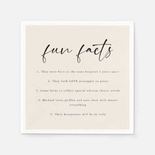 Modern Beige Script "Fun Facts" Wedding Servet (Voorkant)