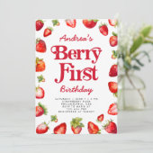 Modern Berry First Strawberry Birthday for Girls Kaart (Staand voorkant)