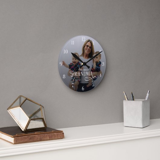 Modern Best Grandma Ever Photo Personalized Ronde Klok (Kantoor)