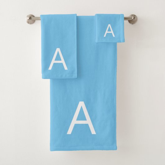 Modern bewerkbaar monogram op turquoise blauw bad handdoek (Insitu)