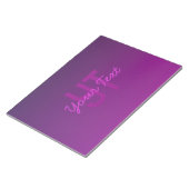 Modern bewerkbare monogramtekst & paarse ombre notitieblok (Schuin)