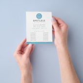 Modern Bezem Logo Blauwe Schoonmaakdienst Flyer (Hand)