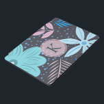 Modern Big Blue Flower Pattern roze Monogram iPad Pro Cover<br><div class="desc">Moderne en  florale vormgeving met roze monogram.</div>
