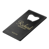 Modern Black and Gold Personalized Groomsman Creditkaart Flessenopener (Voorkant Gekanteld)
