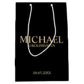 Modern Black and Gold Personalized Groomsman Medium Cadeauzakje (Voorkant)