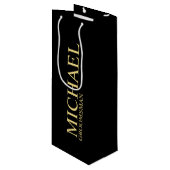 Modern Black and Gold Personalized Groomsman Wijn Cadeautas (Voorkant Gekanteld)
