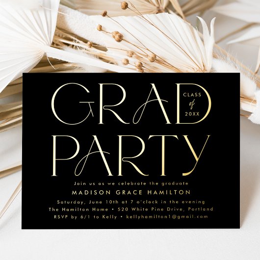 Modern Black and Gold Typography Graduation Party Folie Uitnodiging