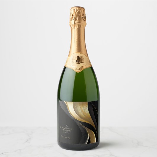 Modern Black and Gold Wedding Sparkling Wijnetiket (Voorkant)