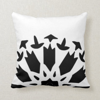 Modern Black and White Abstract Moroccan Kussen