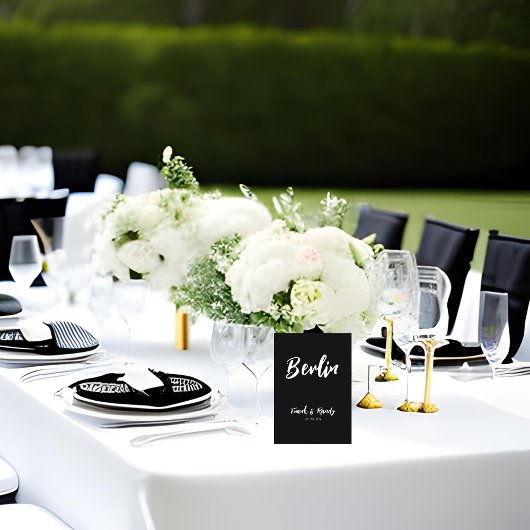 Modern Black and White Custom Wedding Table Name Kaart