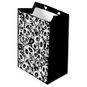 Modern Black and White Cute Panda Bear Pattern Medium Cadeauzakje (Voorkant Gekanteld)