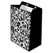 Modern Black and White Cute Panda Bear Pattern Medium Cadeauzakje (Achterkant Gekanteld)