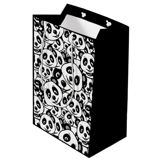 Modern Black and White Cute Panda Bear Pattern Medium Cadeauzakje (Achterkant Gekanteld)