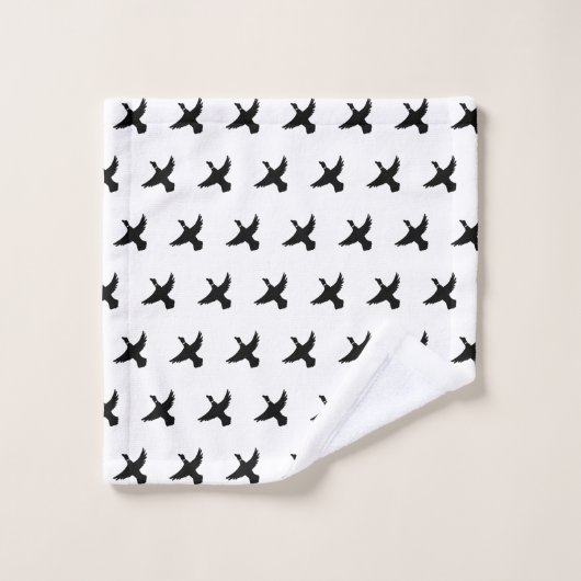 Modern Black and White Flying Duck Bad Handdoek (Wasdoekje)