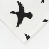 Modern Black and White Flying Duck Fleece Deken (Hoek)