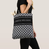 Modern Black and White Geometric Diamond Pattern Tote Bag (Dichtbij)