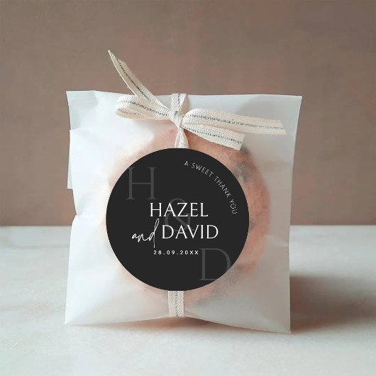 Modern Black and White Monogram Minimalist Wedding Ronde Sticker