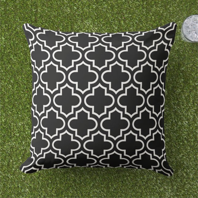 Modern Black and White Moroccan Quatrefoil Pattern Buitenkussen (Gras)