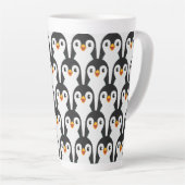 Modern Black and White Penguin Pattern Latte Mok (Rechterhoek)