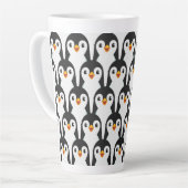 Modern Black and White Penguin Pattern Latte Mok (Linkerhoek)