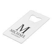 Modern Black and White Personalized Groomsman Creditkaart Flessenopener (Voorkant Gekanteld)