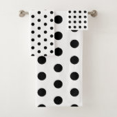 Modern Black and White Polka Dots Bad Handdoek (Insitu)