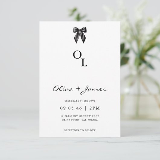 Modern Black Bow Monogram Wedding Invitation Kaart (Staand voorkant)