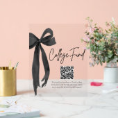 Modern Black Bow QR Code College Fund Afstuderen Acryl Bord (Huwelijk)