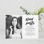 Modern Black Brush Script Photo Graduparty Kaart (Staand voorkant)