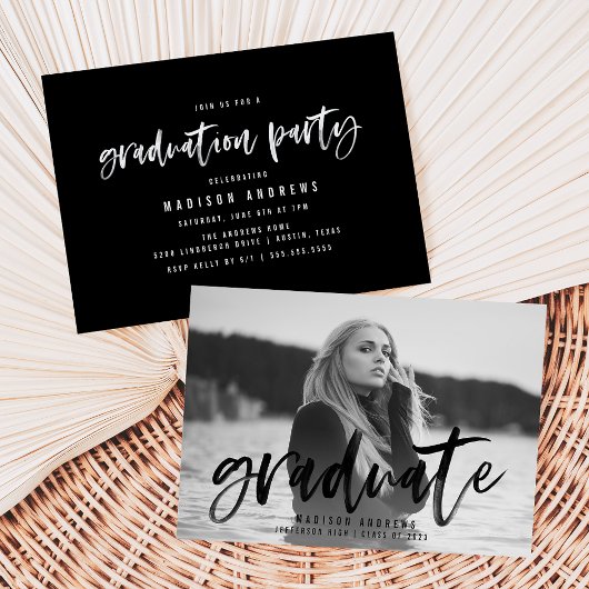 Modern Black Brush Script Photo Graduparty Kaart