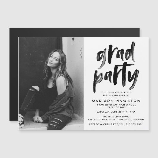 Modern Black Brush Script Photo Graduparty Magnetische Uitnodiging (Voorkant / Achterkant)
