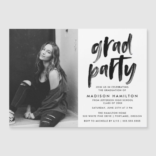 Modern Black Brush Script Photo Graduparty Magnetische Uitnodiging (Voorkant)