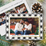 Modern Black Buffalo kerstfoto Folie Feestdagenkaart<br><div class="desc">Deze feestelijke fotokaart, die is voorzien van een echte gouden folie en vlecht, biedt een landschapsfotovakantiekaart met een gouden folie rand- en hartaccent, een trendy zwart-wit handbeschilderd waterverf-buffelpatroon en eenvoudige elegante zwarte tekst die volledig op de voor- en achterkant van de kaart kan worden gepersonaliseerd. De rug kenmerkt ruimte om...</div>