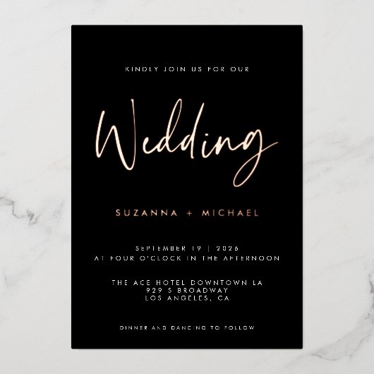 Modern Black Calligraphy Script Wedding Gold Folie Uitnodiging (Voorkant)