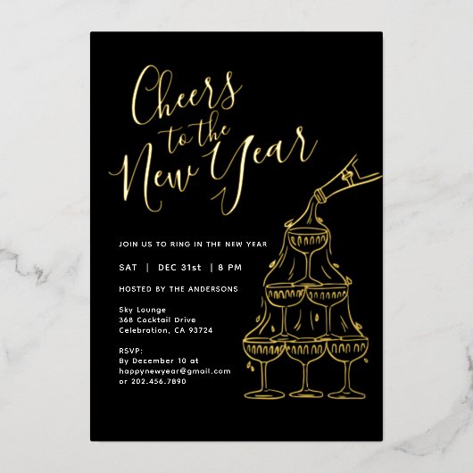 Modern Black Cheers to the New Year Party  Folie Uitnodiging (Voorkant)