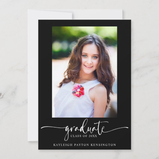 Modern Black Elegant Script Graduation Photo Aankondiging (Voorkant)