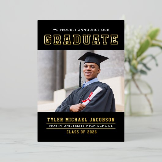 Modern Black Gold Afstuderen fotograaf Folie Uitnodiging (Staand Voorkant)